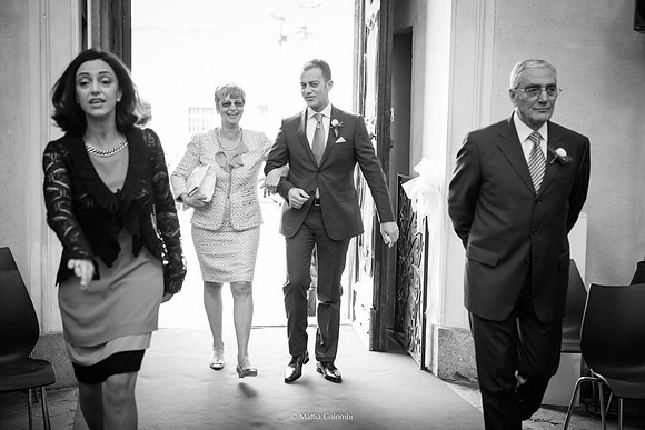 Matrimonio Civile a Pavia nella chiesetta del comune. Pranzo intimo al ristorante Osteria del Collegio.