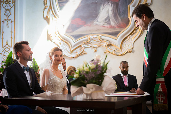 Matrimonio Civile nella chiesetta del Comune di Pavia, Ricevimento Agriturismo Boccapane.