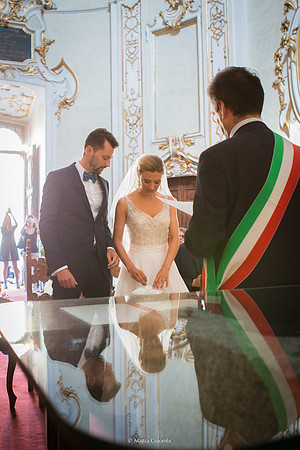 Matrimonio Civile nella chiesetta del Comune di Pavia, Ricevimento Agriturismo Boccapane.